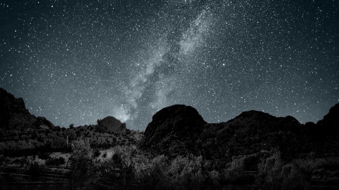 怎么评价国内AI企业人肉背15块80TB硬盘，飞去马来西亚用英伟达训练数据，以规避美国禁令?